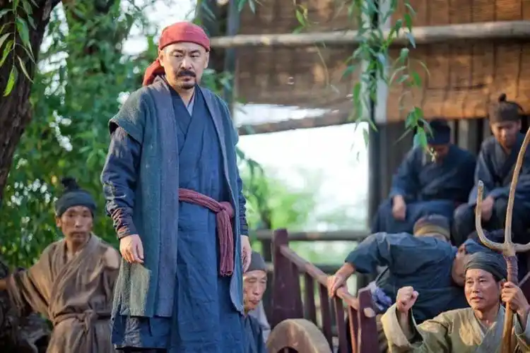 赵匡胤怎么也没想到，杯酒释兵权时唯漏掉一人，就被他夺走了江山