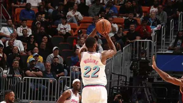 26分惨败热火！勇士三位旧将弑旧主，巴特勒11分，维金斯防守致胜