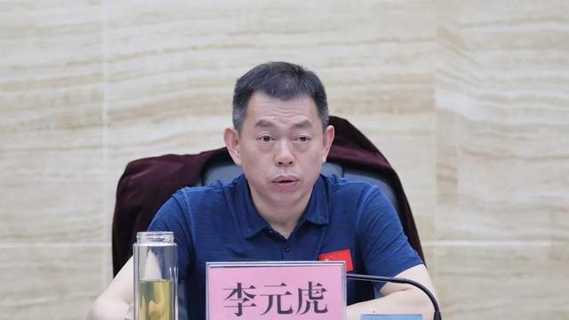 李元虎被免去宜宾市公共资源交易中心主任职务，曾被商人上网实名举报