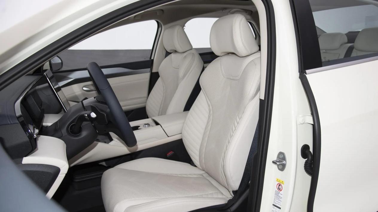 比亚迪秦L EV，配车载冰箱，天神之眼高阶智驾，售价多少会畅销？