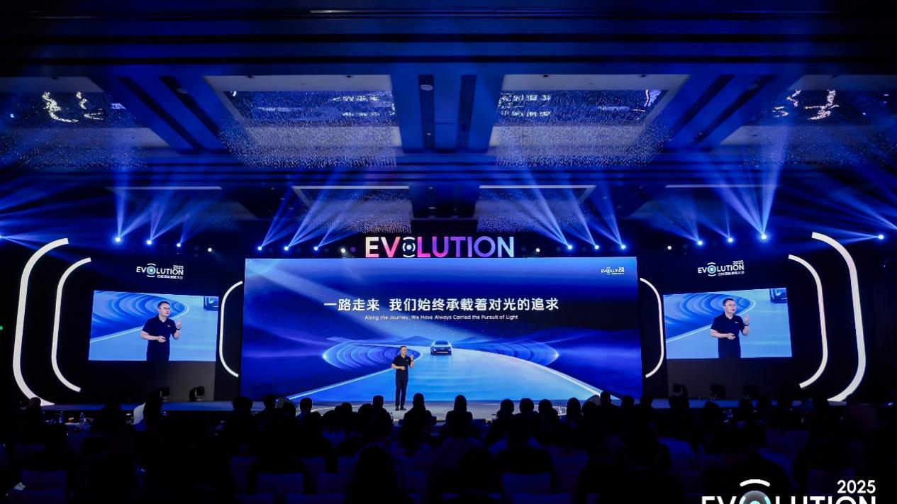 从出货破亿到盈利拐点：四维图新以“驾舱云芯”打开智能汽车新局面