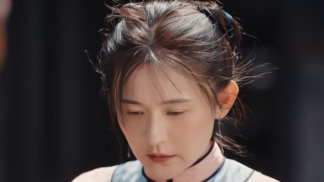 央视《灼灼韶华》翻车？热依扎少女造型被嘲，年代感全靠剧本吹？