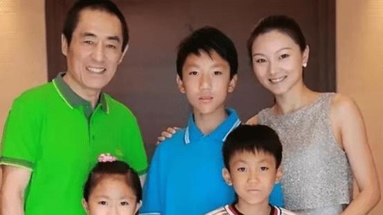 当看见张艺谋的小女儿成了名媛，这才明白他的太太陈婷有多不简单