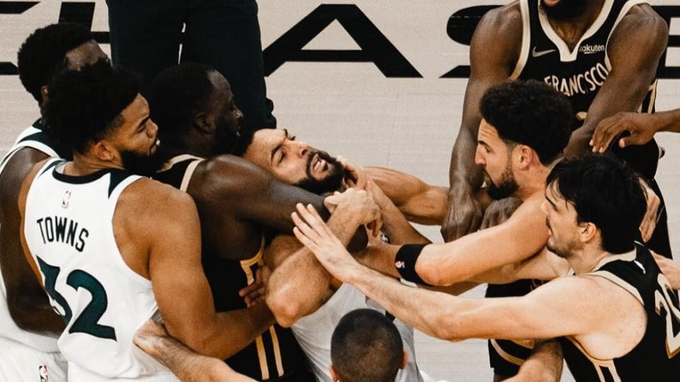 40-18！格林下场助勇士击败魔术，一奇葩数据让他成联盟唯一