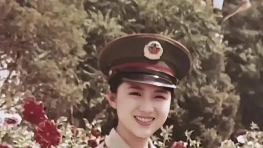 1989我去火车站接司令员的唯一的女儿，三个月后司令员逼我成婚，初恋成为我一生的遗憾