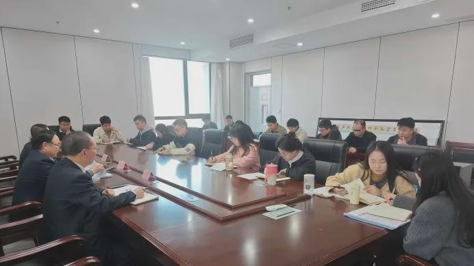 信阳工程职业学院召开期中教师代表座谈会