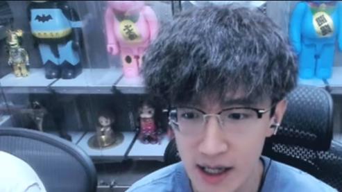 网游纯爱战神：每次上号都花几十万，别人赚不到钱我睡不着觉