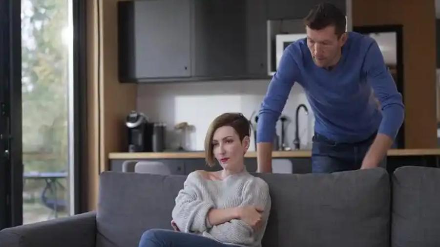 丈夫出轨后，妻子三种应对策略，才会有效