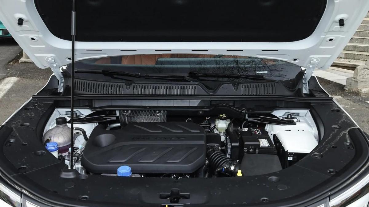 年轻家庭买车，新上的第四代CS75PLUS鲸悦版和瑞虎8PLUS，选谁？