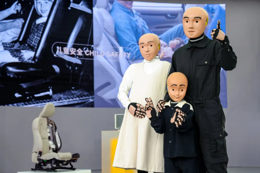 沃尔沃XC60已成爹系SUV顶流，胆子大到竟和YU7抢流量