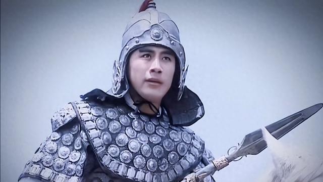 60岁赵云扮演者杨凡，舞刀弄枪身体好，住北京四合院