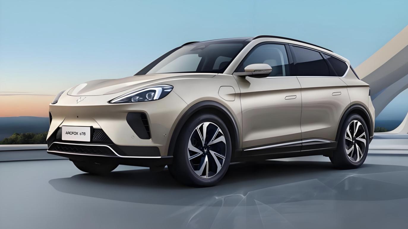 北汽极狐兼顾颜值与家用！北汽极狐极狐阿尔法 T6 凭细节设计圈粉家庭用户