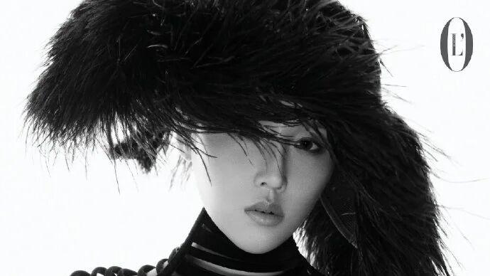 刊面裁界，型格钉牌；闭年开年的狠，是风格成了破圈的牌