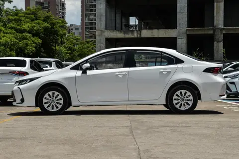 卡罗拉全系怎么选？燃油 / 混动配置差异 + 家用性价比解析