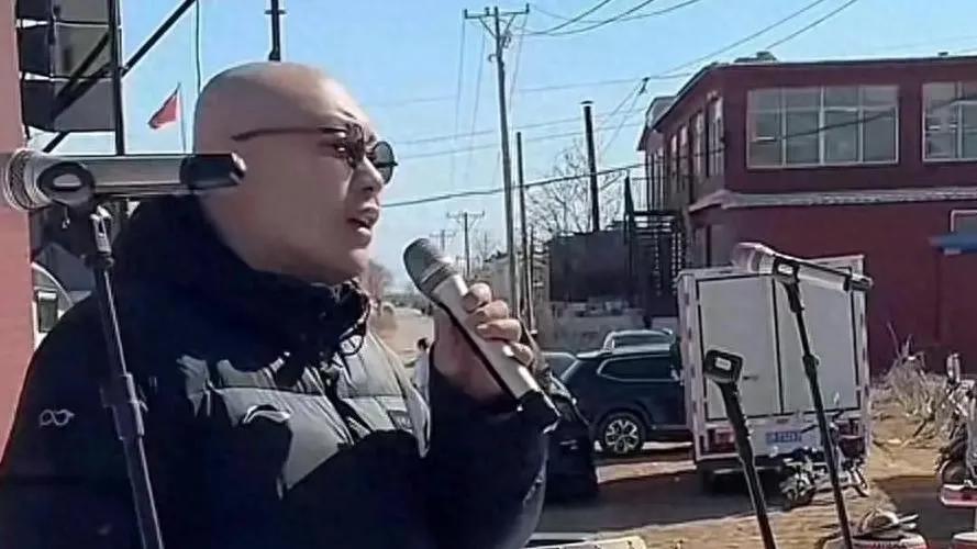 程野家老人去世，师兄弟组团帮场吹唢呐，有明星专程从北京去吊丧
