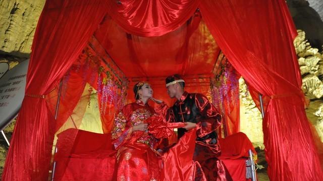 民间故事：男子成亲，洞房夜欲行房，妻子：快跑，不然将大祸临头