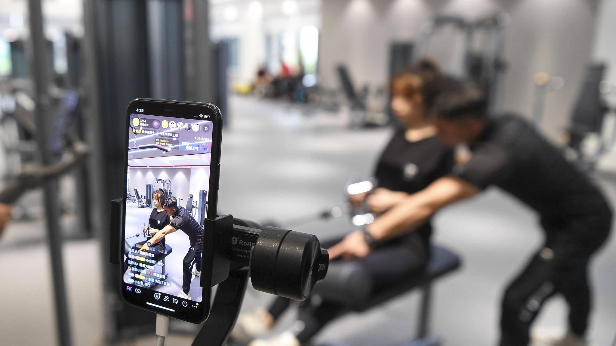 健身馆直播顾客健身，谁授权这么做？