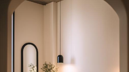 北欧风卧室的松弛感密码：海信中央空调藏着舒适答案