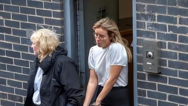 女警卧底5年爱上监控对象，隐居荒岛25年现状曝光！