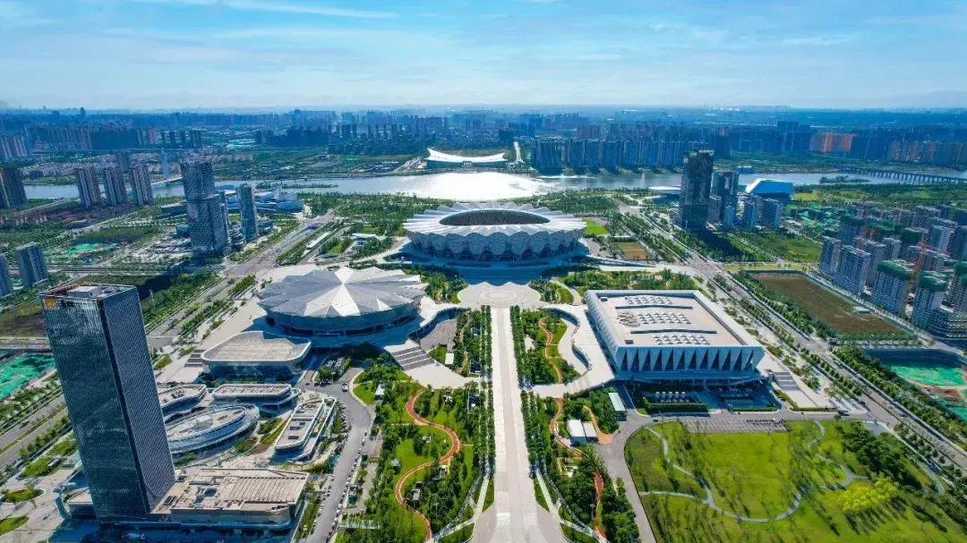 楼市聚焦 | 万晖「超四代宅」倾城首映，颠覆传统居住想象！