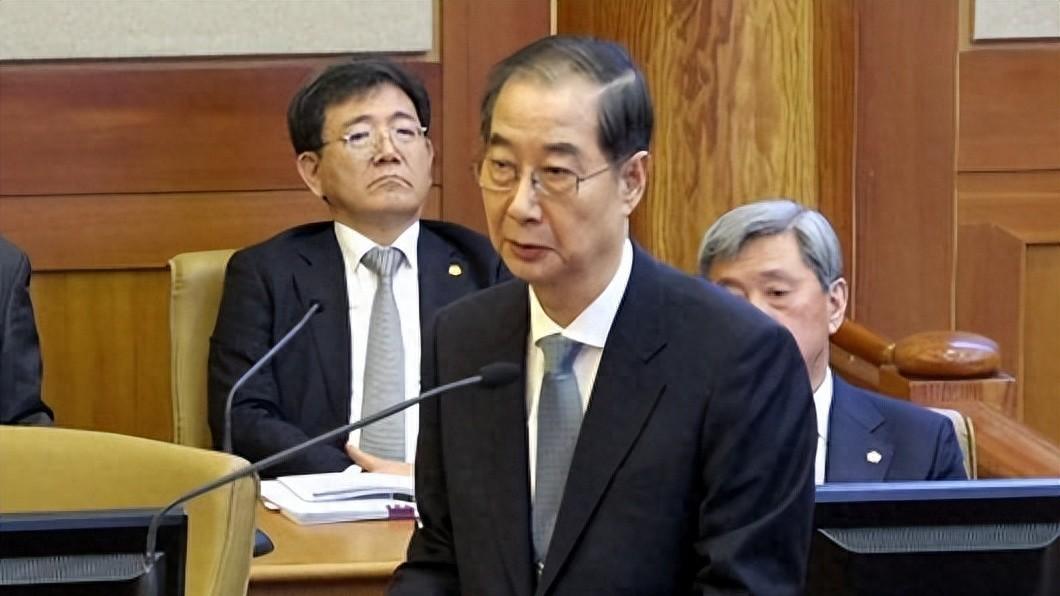 韩国政坛风云突变！总统总理命运悬于一线，国家前途岌岌可危？宪法法院沉默背后，究竟隐藏着怎样的政治博弈？