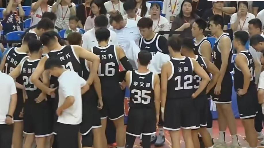 广东101-73大胜，杜锋演练两套阵容，焦泊乔15分徐杰12分，胡明轩8分