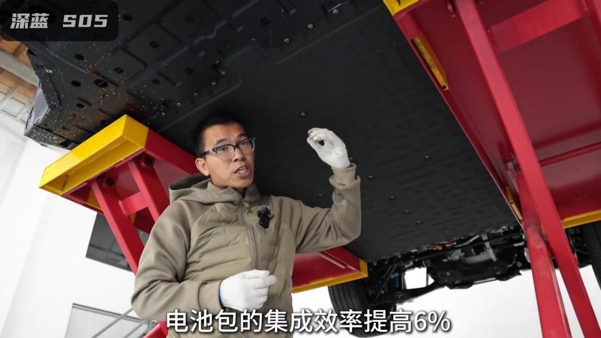 零跑C10和深蓝S05拆车对比：别说自己硬，用料见真心