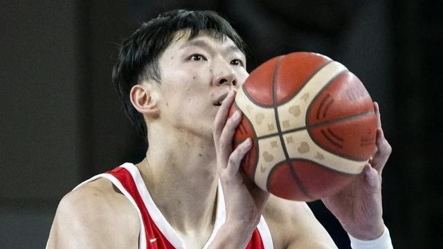 两位被诟病原因截然相反的CBA主帅今晚相遇，曾经的NBA中锋复出