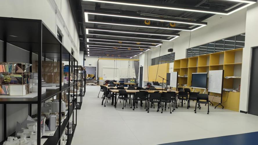 深圳某高校争议不断！外籍院长身份存疑，千万资产闲置，爆款课突停办