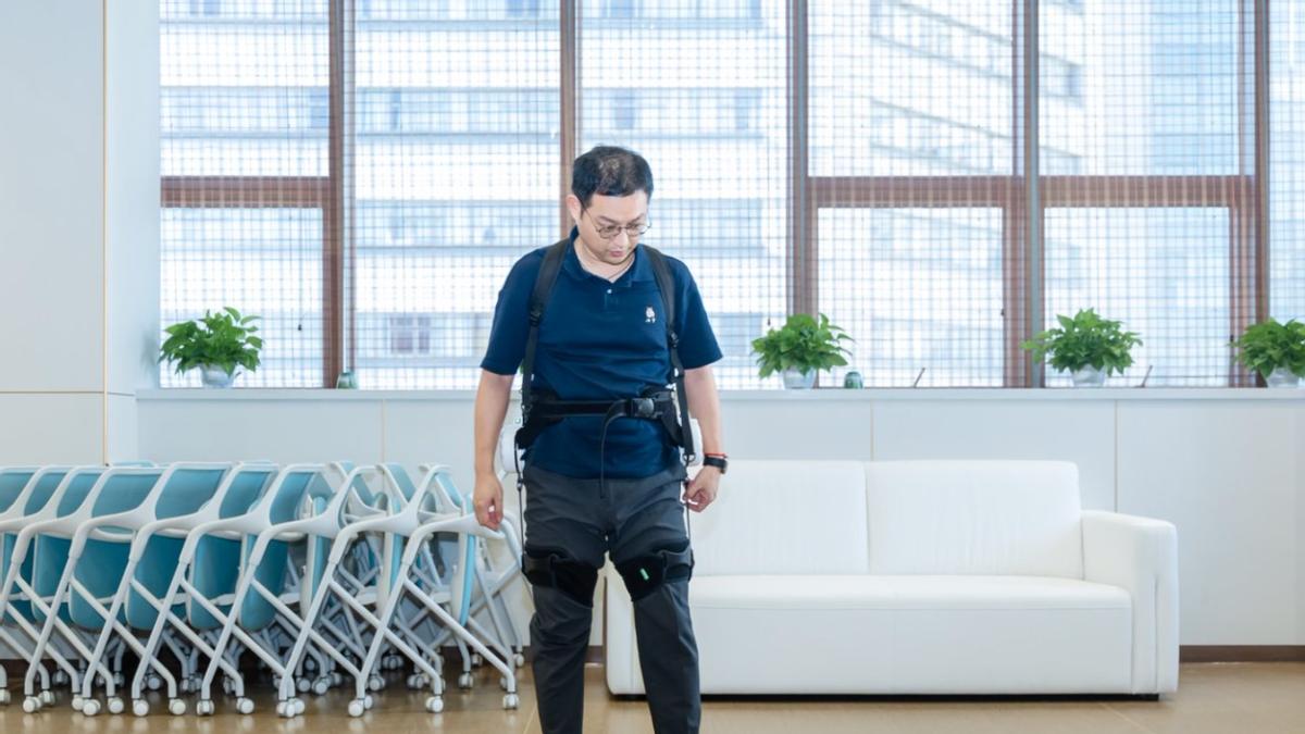 老年人需要AI吗？知乎联合答主共创《给长辈的AI入门手册》