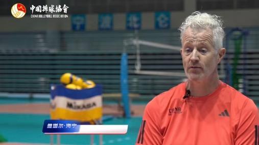 中国男排首次直播！海宁和沃茨基谈男排建设，中国男排越来越好