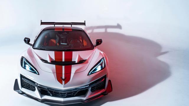 美国超级跑车 , 新款科尔维特ZR1X挑战法拉利