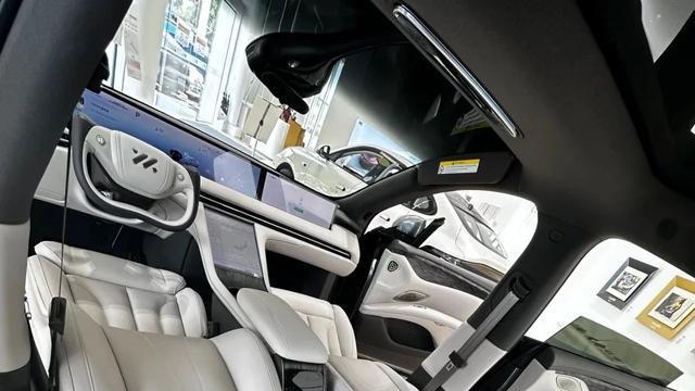 智己LS7焕新版正式上市 , 32.99万元起重塑纯电旗舰标杆