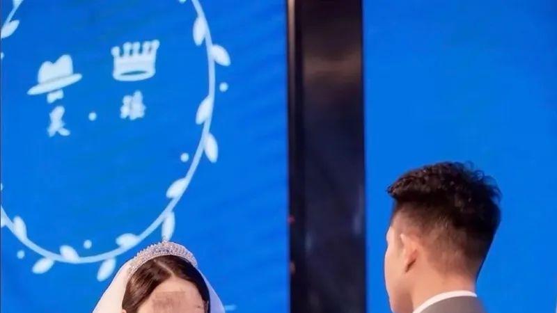 那个从校服到婚纱的姑娘，永远留在了25岁