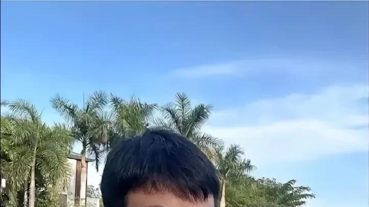46 岁佟大为返乡出席婚礼显亲民本色，朴素穿搭获街坊热情欢迎