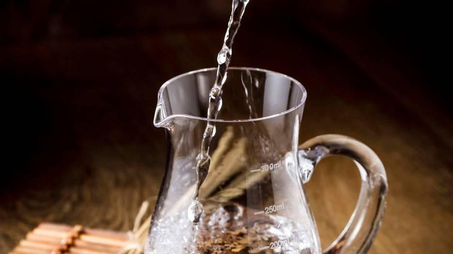 白酒新手村通关秘籍：为何这届年轻人第一口都给了“追光”？