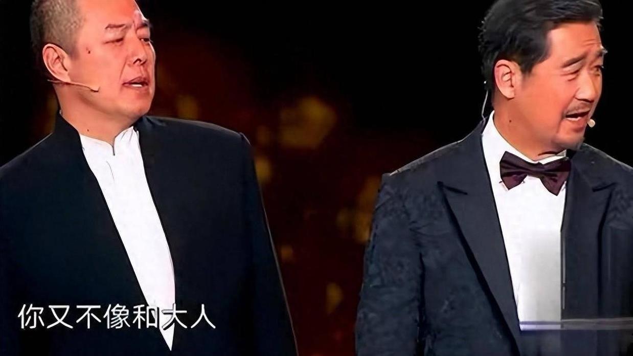 76岁王刚外孙儿子同读高中，他白发苍苍妻子却风韵犹存