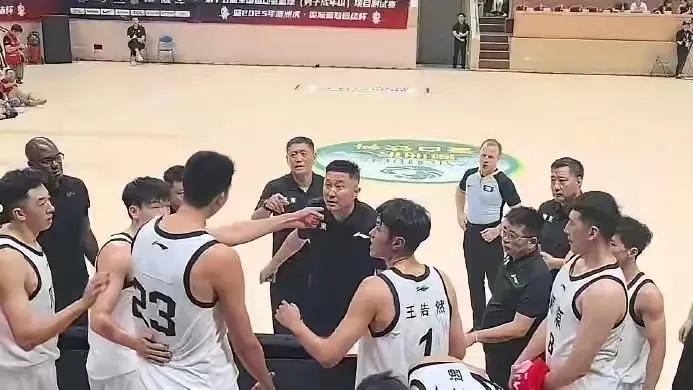 江苏86-93不敌广州，徐昕爆砍27+14，赛后喊话杜峰引关注