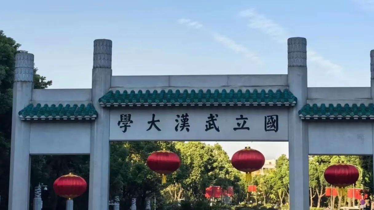 杨某媛二审败诉，肖同学被撤销处分！杨某媛连续发文，声称已看淡一切