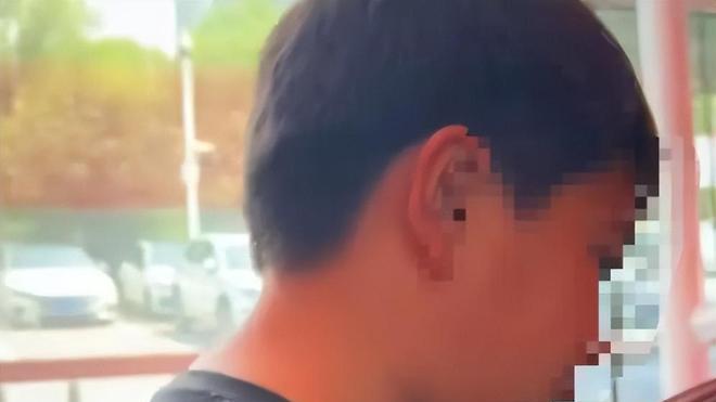 生父回应把儿子塞后备箱：不会道歉，只有一两小时且孩子自愿！