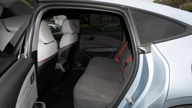 解读银河E8顶配，配双电机+45英寸大屏，综合实力到底如何？