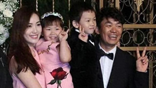 王宝强儿女懂事争气，儿子王子豪公开力挺父亲新作