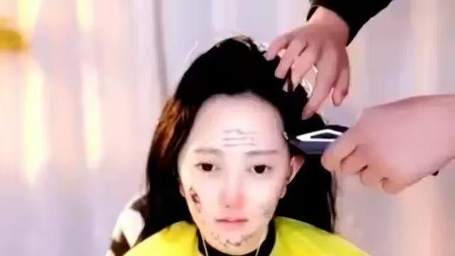 女主播被要求剃光头，含泪接受18万打赏，观众回复量了