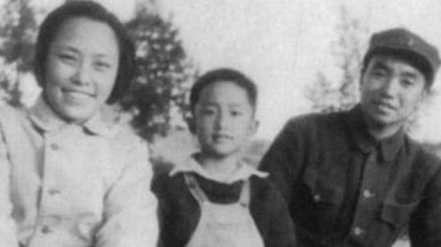 获茅盾文学奖的开国上将，活了101岁，孙子仍穿旧衣服上学