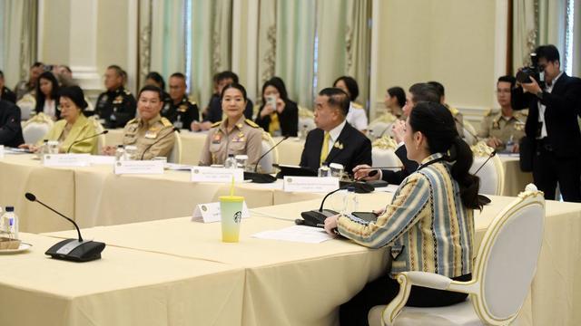 柬埔寨首相离间佩通坦和泰国军方，适得其反，促进了泰国的团结！