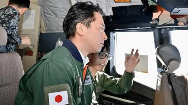 今年的最后一件大事，福建舰办成了！给岛内狠狠上了一课