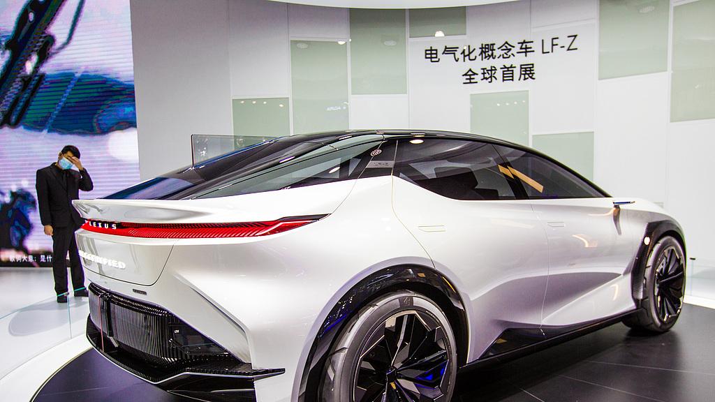 雷克萨斯 ES：东方豪华轿车的经典传承