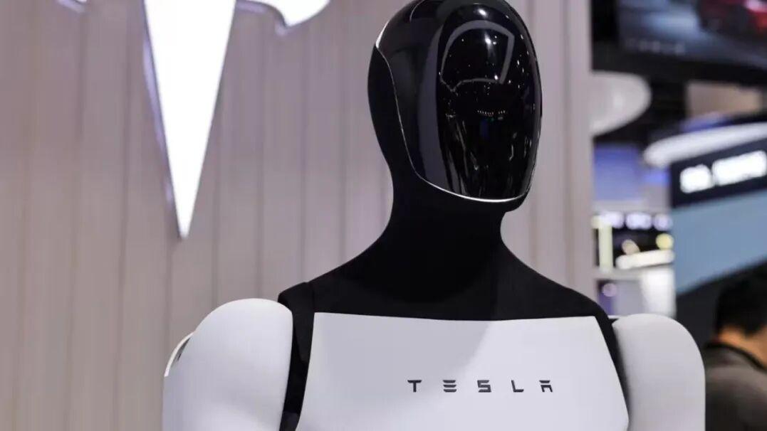 特斯拉要自建芯片工厂？黄仁勋泼冷水，木头姐却力挺