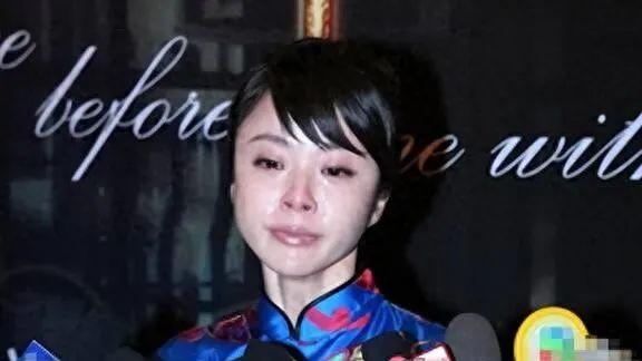 杨若兮19岁爱上“老Z男”，相爱7年被抛弃，今43岁脸肿僵硬似蔡明！