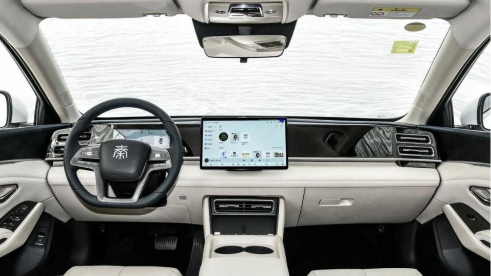 都是“爆款”10万级轿车！银河A7碰上秦L DM-i，谁才是公认家用王